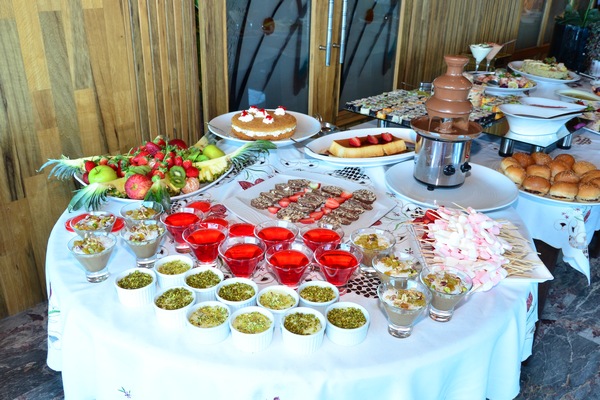 Sunday Buffet at Bay Lodge